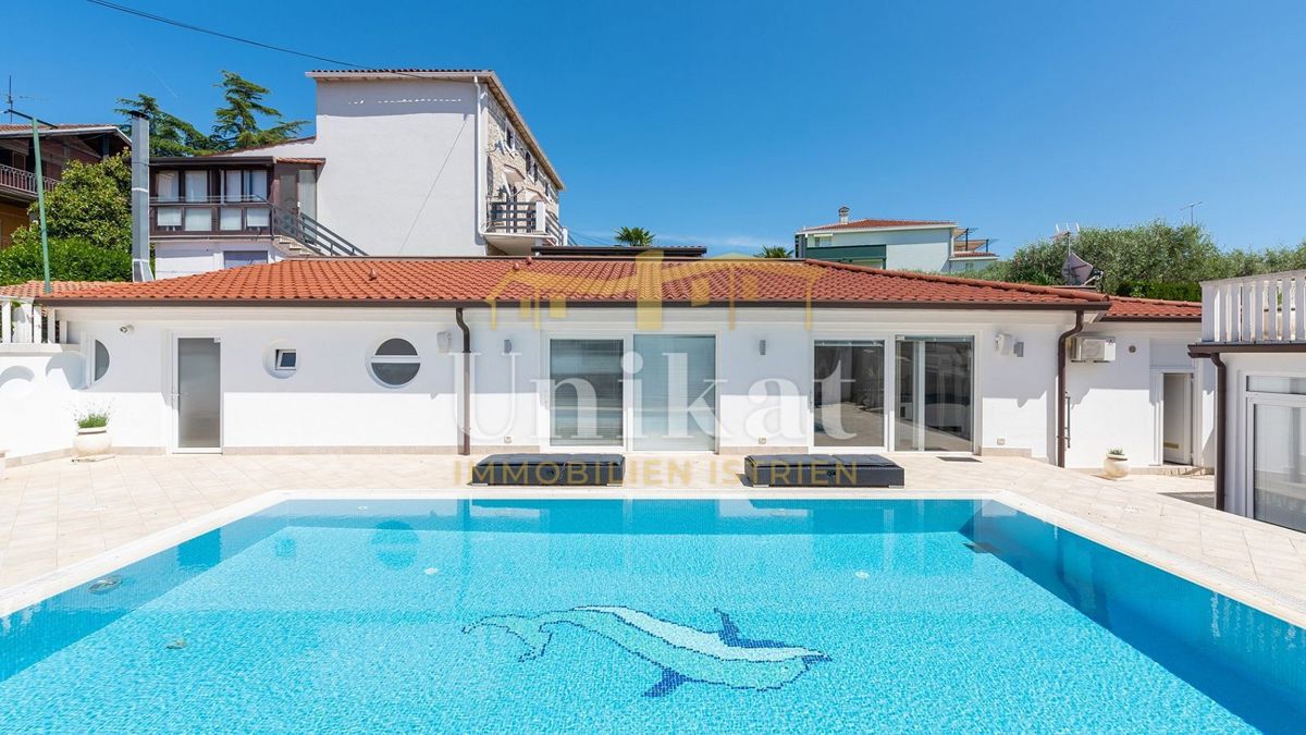 Luksuzna hiša - prvi vrsti ob morju